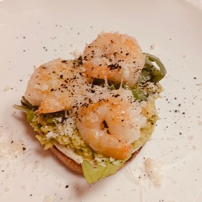 Брускетта с креветками в Терра по цене 995 ₽