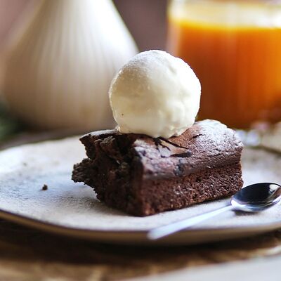 Брауни с ванильным мороженым в LOFT по цене 400 ₽