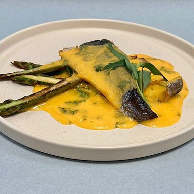 Филе сибаса со спаржей и тархуном в Двор Помидор по цене 1240