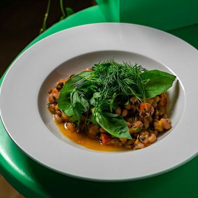 Рагу из белой фасоли, тыквы и печеных перцев (полностью растительный продукт) в Дафт паб по цене 310 ₽