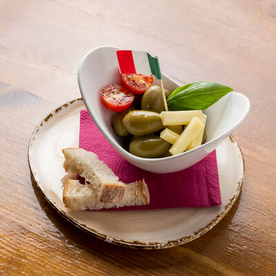 Оливки в Perbacco Italian Restobar по цене 640 ₽