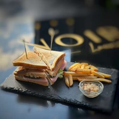 Клаб-сэндвич в Noir lounge по цене 630 ₽