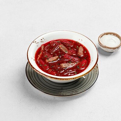 Борщ с говядиной и сметаной 280 гр в Пиццафабрика по цене 325 ₽