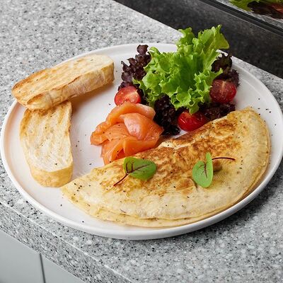 Омлет с лососем в People по цене 550 ₽