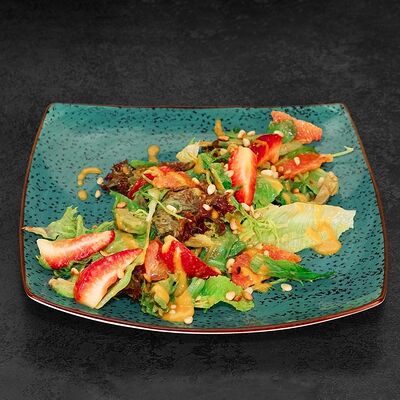Микс авокадо с клубникой салат в Чайхана Восток № 1 по цене 840 ₽