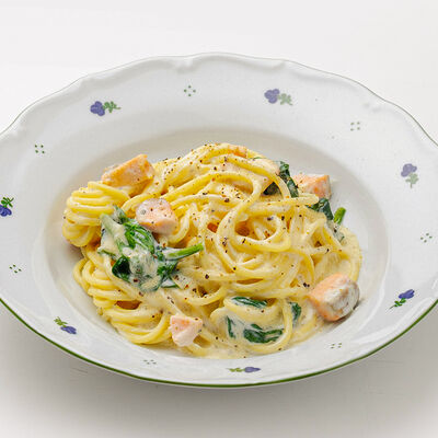 Спагетти с лососемв Begin cafe по цене 990 ₽