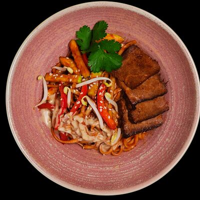 Лапша с говядиной хойсин и ореховым соусом в Ramenshop по цене 550 ₽