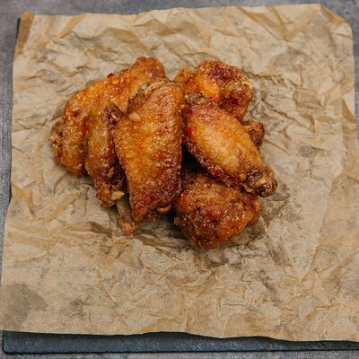 Хрустящие куриные крылья в Грин бар по цене 380 ₽