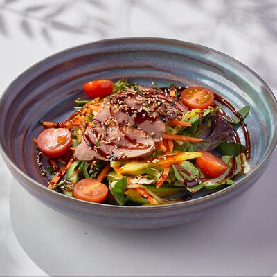 Салат из утки с овощами по-китайски в Большая кухня по цене 790 ₽