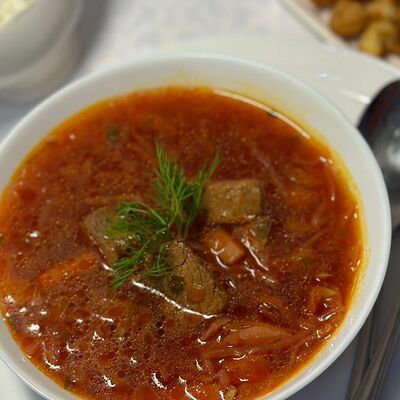 Борщ с говядиной в Ёмоё по цене 350 ₽