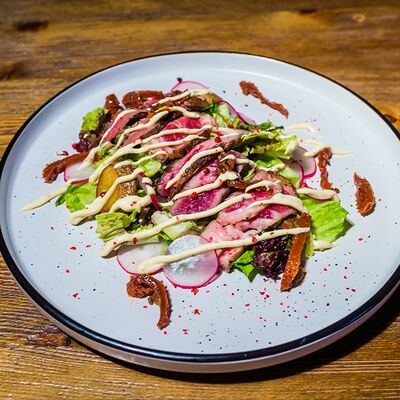 Салат с Ростбифом в Shamrock по цене 600 ₽