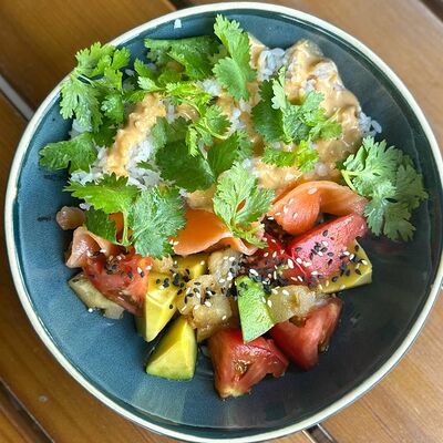 Боул с лососем в JOY FOOD & WINE по цене 540 ₽