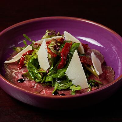 Карпаччо из говядины в Lions Head по цене 890 ₽