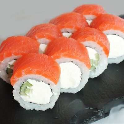 Филадельфия с лососем в Суши Пати по цене 550 ₽