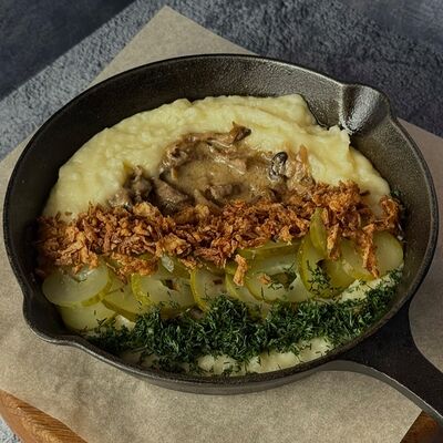 Бефстроганов с вешенками в Кофетоп по цене 950 ₽