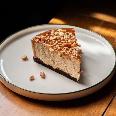 Чизкейк Сникерс в Густо & Пряно по цене 478 ₽