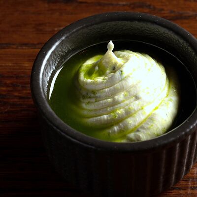 Творожно-чесночный в Old Whale pub по цене 160 ₽