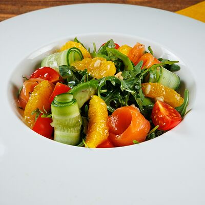 Салат с семгой и сочными цитрусами в Al dente по цене 1105 ₽