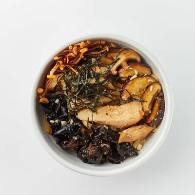 Яки удон с курицей и грибами в J‘PAN по цене 520 ₽