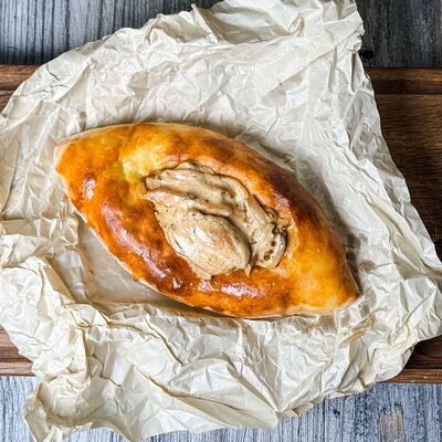 Лодочка с курицей и грибами в Инжир по цене 280 ₽