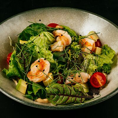 Салат с тигровыми креветками в Горки парк по цене 795 ₽