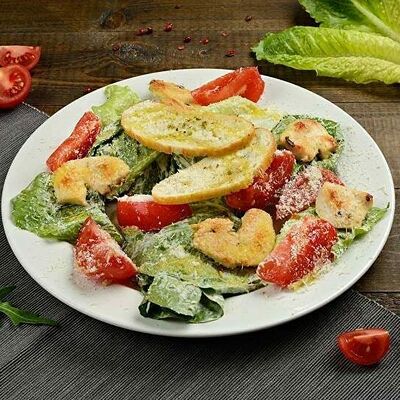 Салат Цезарь с курицей в Пицца & Суши Гурмэ по цене 390 ₽