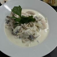Бефстроганов из курицыв Кафе нут