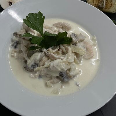 Бефстроганов из курицыв Кафе нут по цене 385 ₽