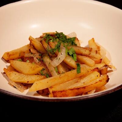 Картофель жареный с грибами в Avenue Food 87 по цене 330 ₽