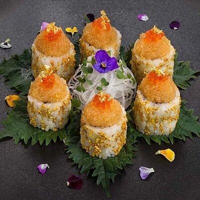 Ролл из о-торо, лакедры, тунца блюфин, икрой щуки с соусом юдзу в Bluefin по цене 7480 ₽