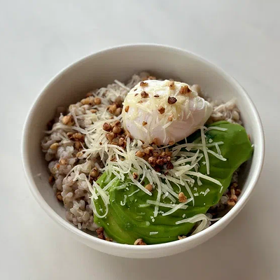 Зеленая гречка с яйцом-пашот в Prana по цене 390 ₽