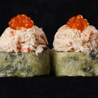 Ролл с крабом и икрой в Umami Ramen Club по цене 1158 ₽