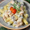 Паста тортильони с креветками и курицей в сливках с сыром дорблю в Cubby Bar по цене 660