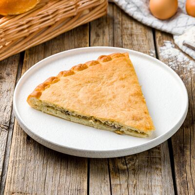 Осетинский пирог с грибами и курицей в Пекарня Маковка по цене 150 ₽