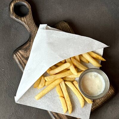 Картофель фри с муссом пармезан в Гости, бистро по цене 230 ₽