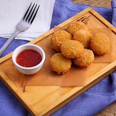 Сырные монетки с халапеньо в Андеграунд Pizza & Sushi по цене 242 ₽