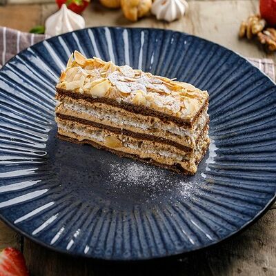 Торт домашний миндальный в Баклажан в ТЦ 