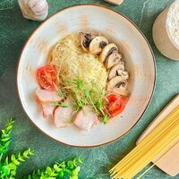 Паста с курицей и грибами в Maki Family