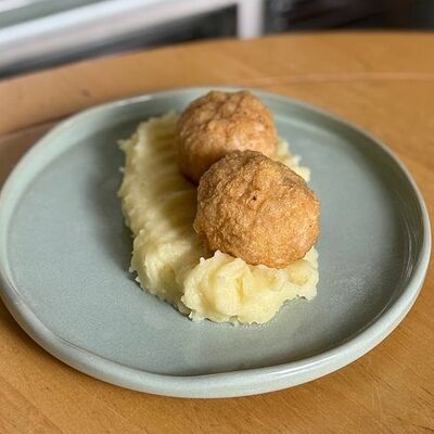 Шарики куриные с пюре в Бидон по цене 565 ₽