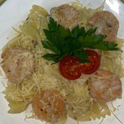 Паста Фарфалле с креветками в Тройка по цене 670 ₽