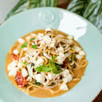 Спагетти с кальмаром и вялеными томатами в Сыроварня по цене 780