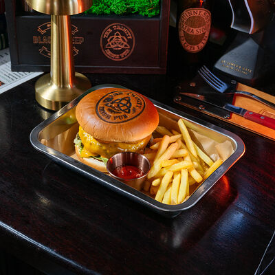 Бургер с котлетой из мраморной говядины в Ирландский паб Тринити по цене 890 ₽