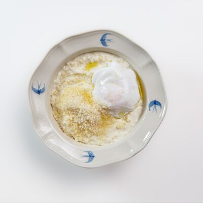 Пшенная каша с яйцом пашот, сыром пармезан и трюфельным маслом в White Fox Cafe по цене 615 ₽
