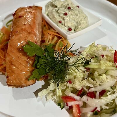 Стейк из семги с овощной лапшой в Чо? Капчо! по цене 1800 ₽