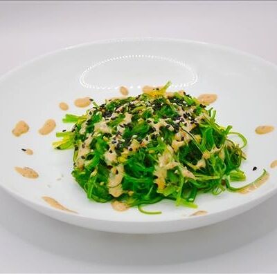 Салат Чука с ореховым соусом в Империя Ролл по цене 349 ₽