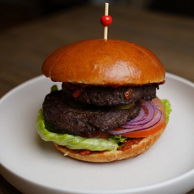 Бургер Острый в Корова на бочке по цене 990 ₽