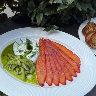 Лосось слабого посола в брусникев Современники по цене 1480 ₽