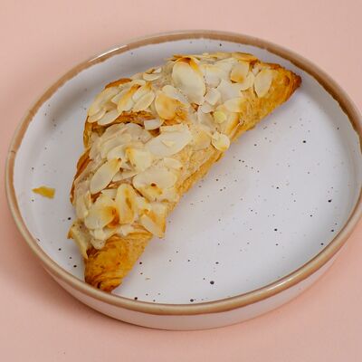 Круассан миндальный в Co'Zona по цене 350 ₽