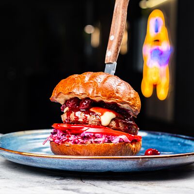 Бургер с копченой вишней в Newbar по цене 590 ₽