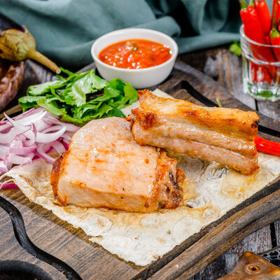 Шашлык из cвинoй корейки в Роял Палас по цене 490 ₽